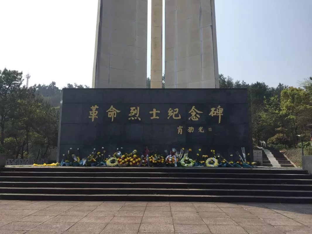 清明祭掃革命先烈